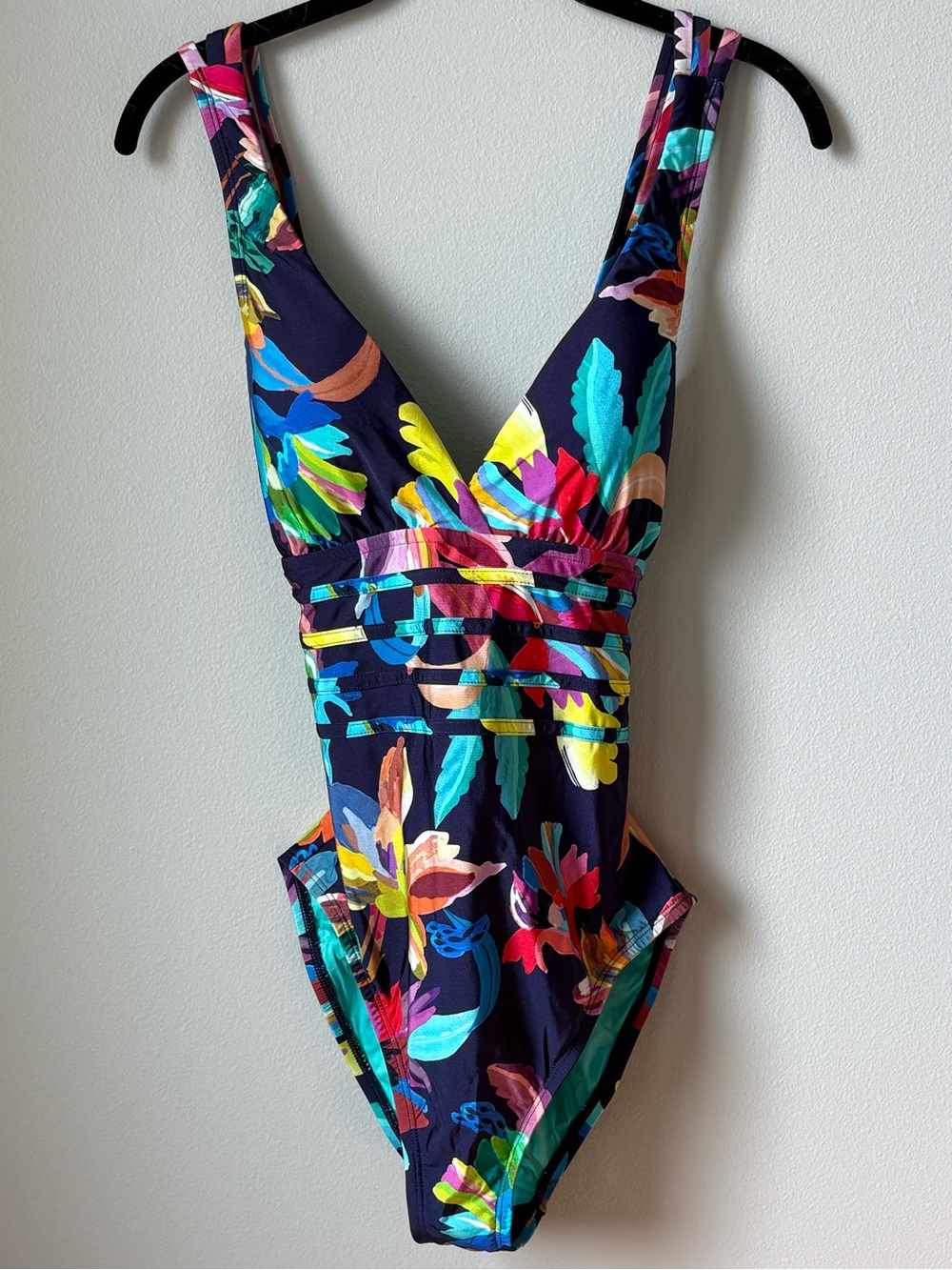 LaBlanca NWT Swimsuit Size 10 w/removable cup pads.
